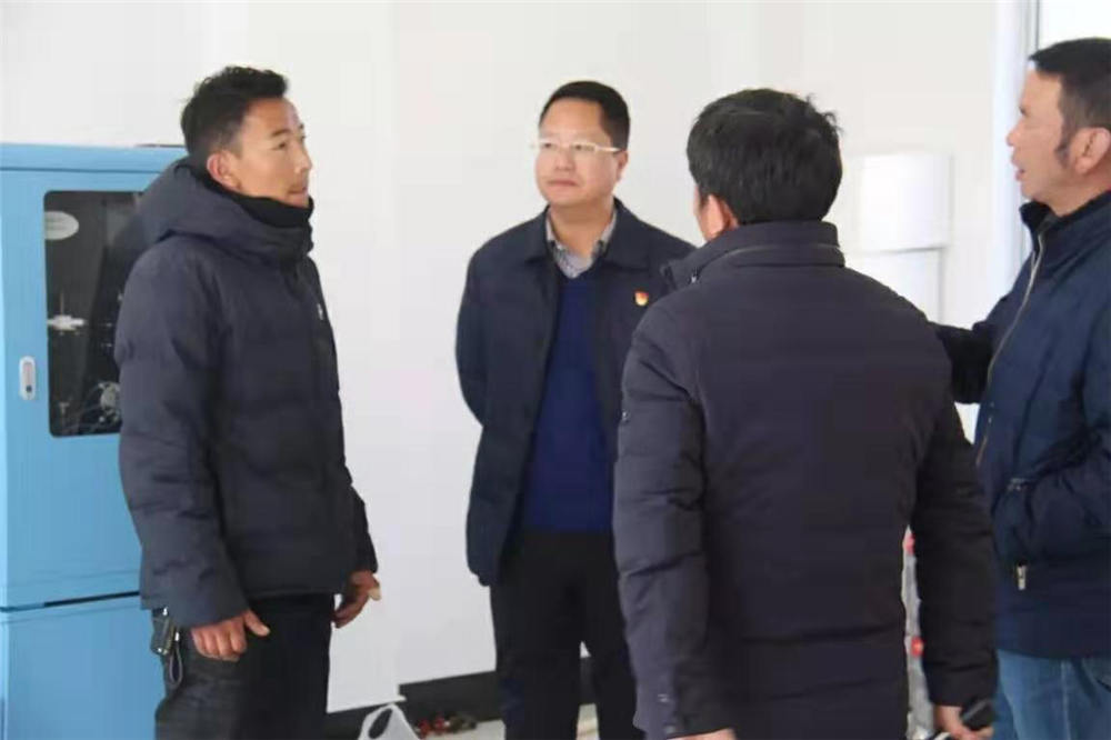 吉隆縣縣委副書記、縣長胡紅等領(lǐng)導(dǎo)班子進行檢查和指導(dǎo)工作